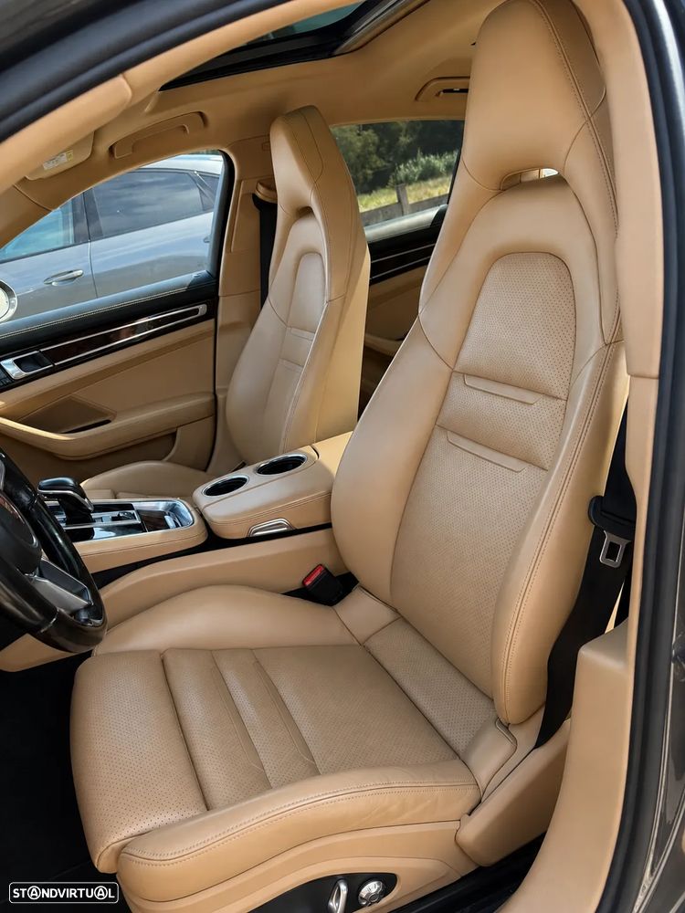 Porsche Panamera 4 E-Hybrid Platinum Edition - 12
