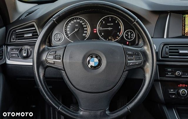 BMW Seria 5 525d - 27