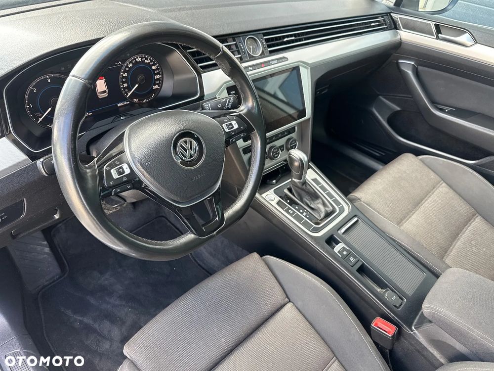 Volkswagen Passat 2.0 TDI SCR DSG Comfortline - 19