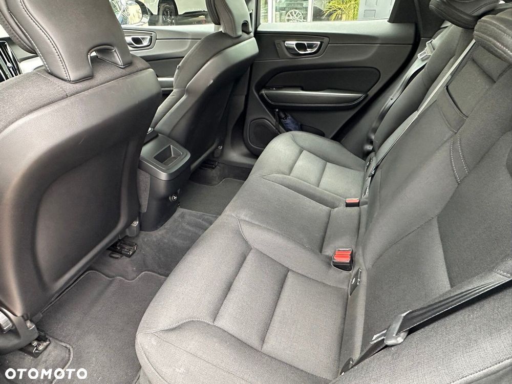 Volvo XC 60 B4 D AWD Momentum - 13