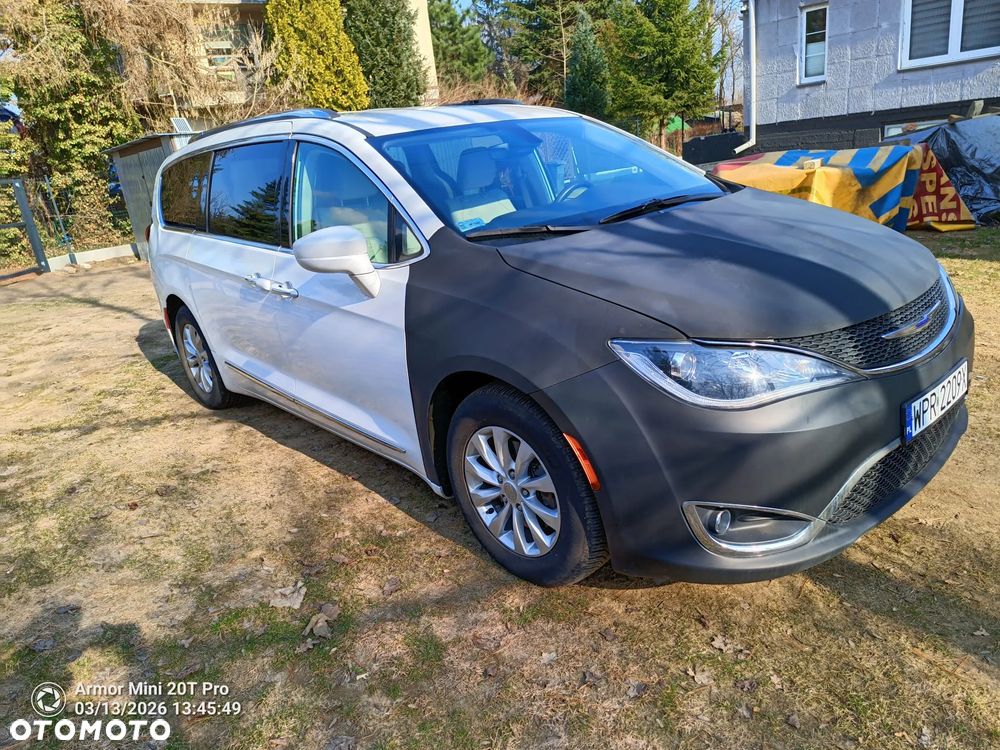 Chrysler Pacifica - 2