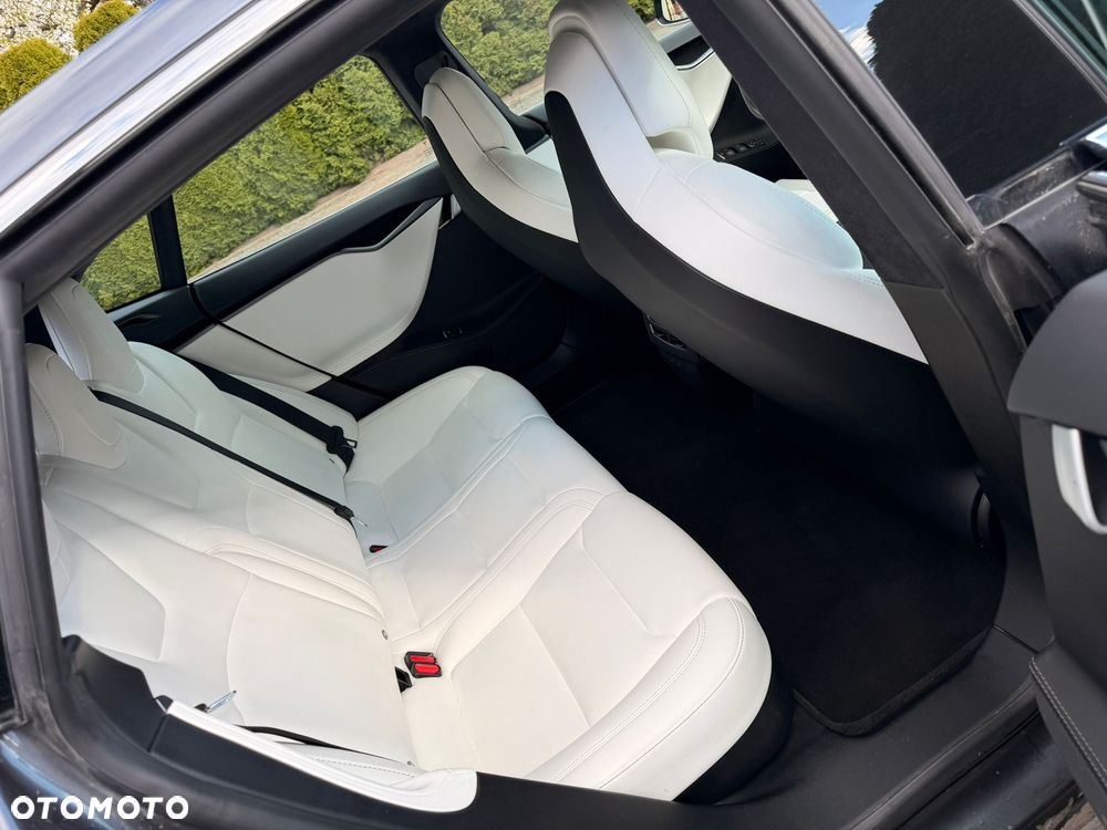 Tesla Model S - 21
