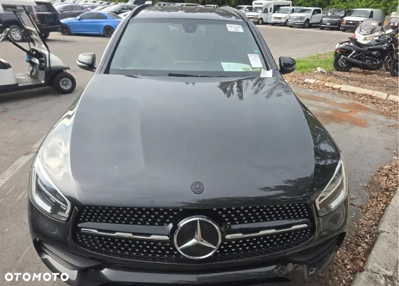 Mercedes-Benz GLC 300 4Matic 9G-TRONIC AMG Line - 3
