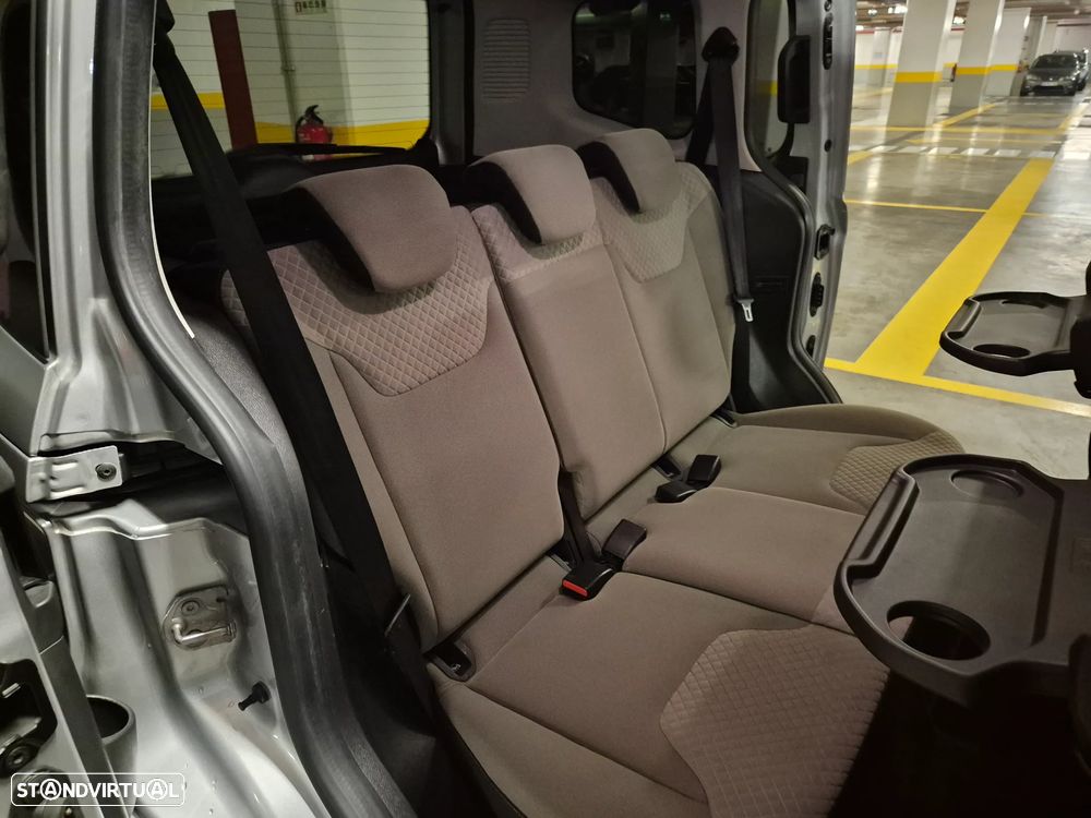 Ford Tourneo Courier 1.0 EcoBoost Titanium - 25