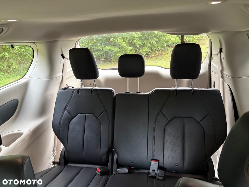 Chrysler Pacifica - 5