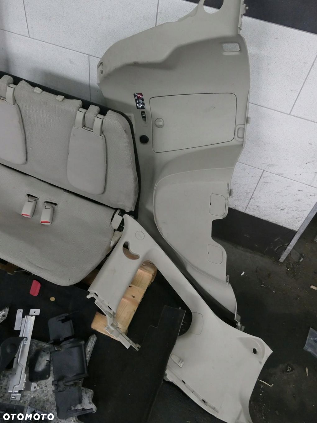 MITSUBISHI OUTLANDER II FOTEL 3-CIEGO RZĘDU TAPICERKA BOCZEK PAS DYWAN KPL - 6