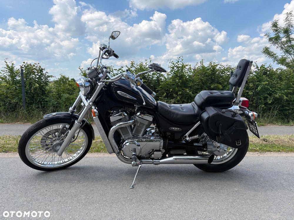 Suzuki Intruder - 10