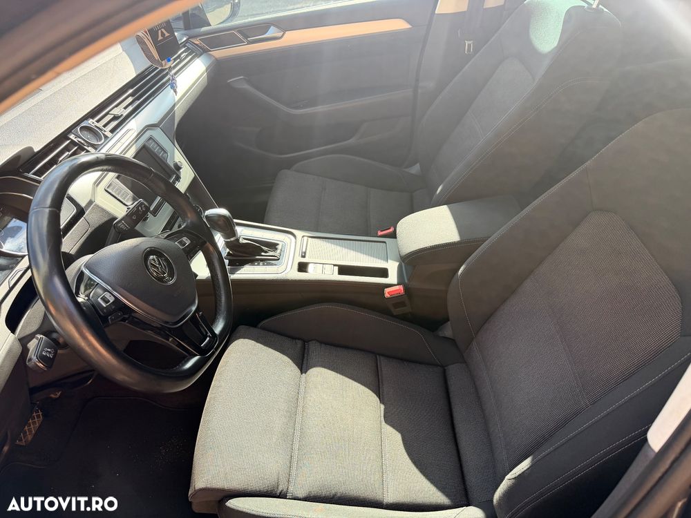 Volkswagen Passat 2.0 TDI DSG Comfortline - 10