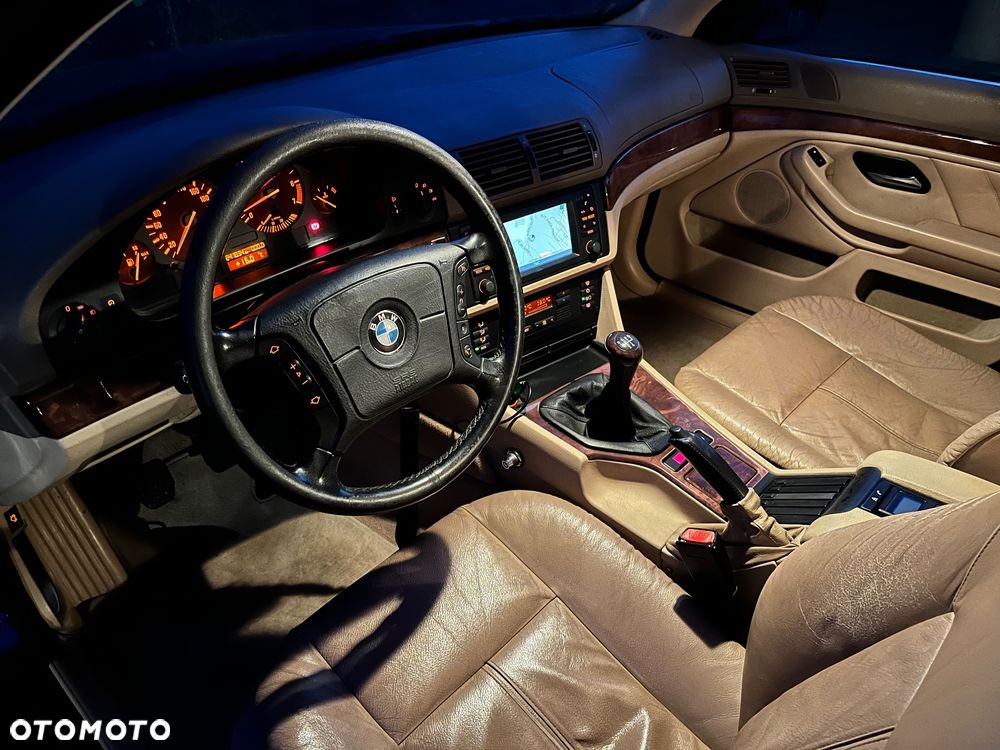 BMW Seria 5 520i - 23