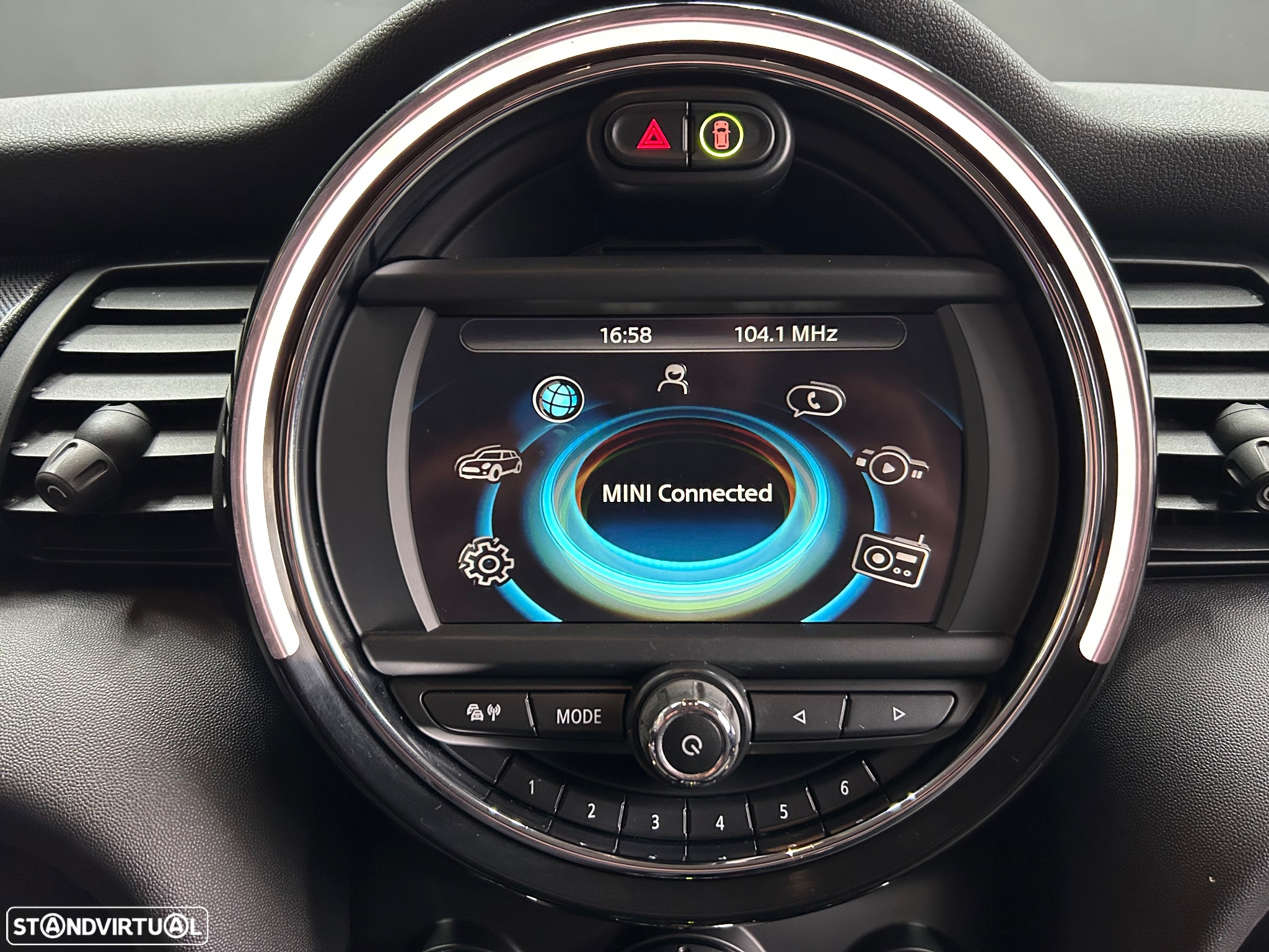 MINI 5 Portas Cooper D Auto - 49