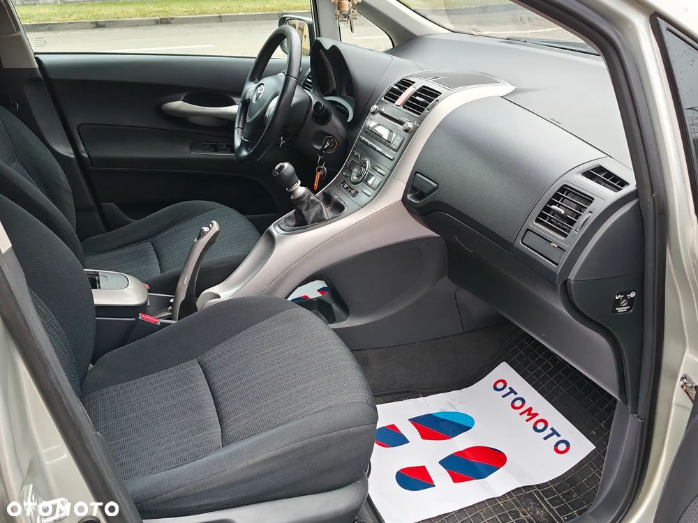 Toyota Auris 2.0 D-4D Executive - 17