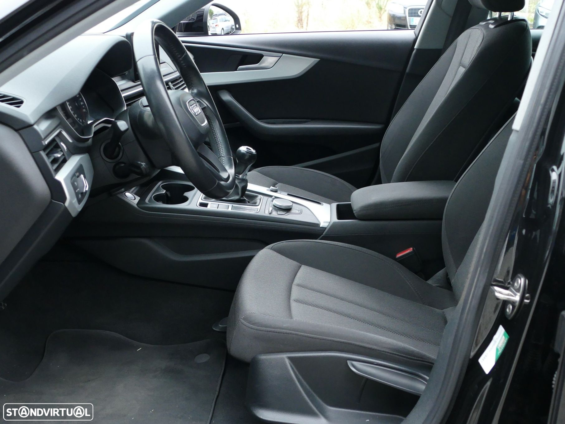 Audi A4 Avant 2.0 TDI Advance - 24