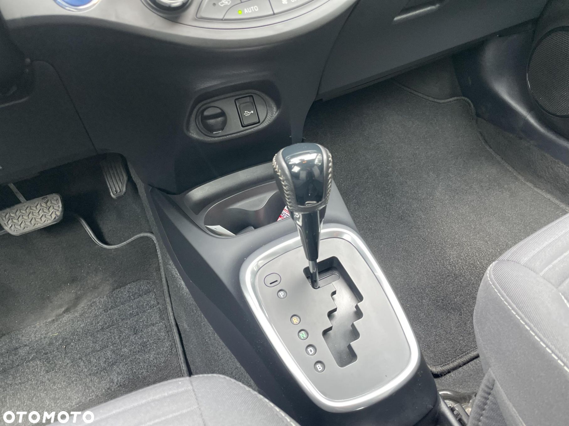 Toyota Yaris - 16