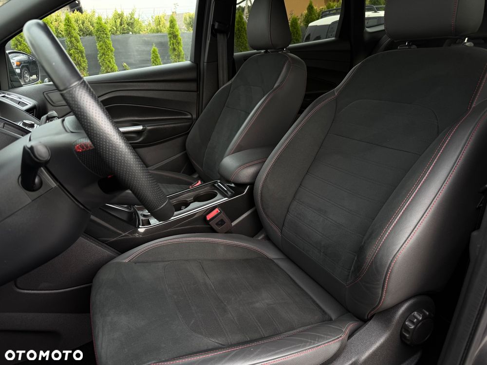 Ford Kuga 1.5 EcoBoost 2x4 ST-Line - 19