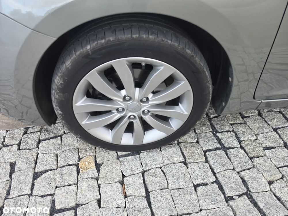 Kia Carens 1.7 CRDi 115 Dream-Team Edition - 34