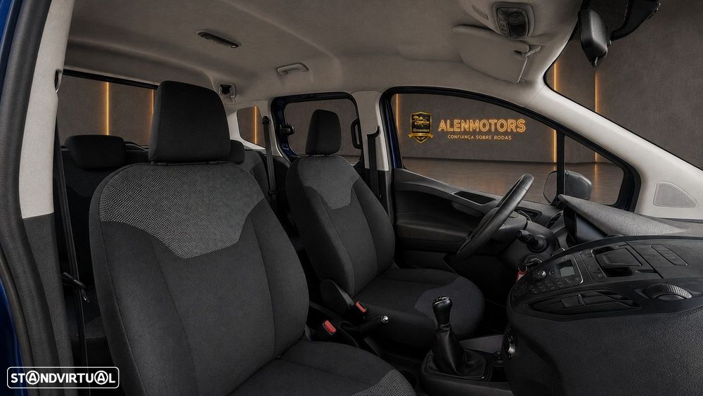 Ford Tourneo Courier 1.5 TDCi Titanium - 18