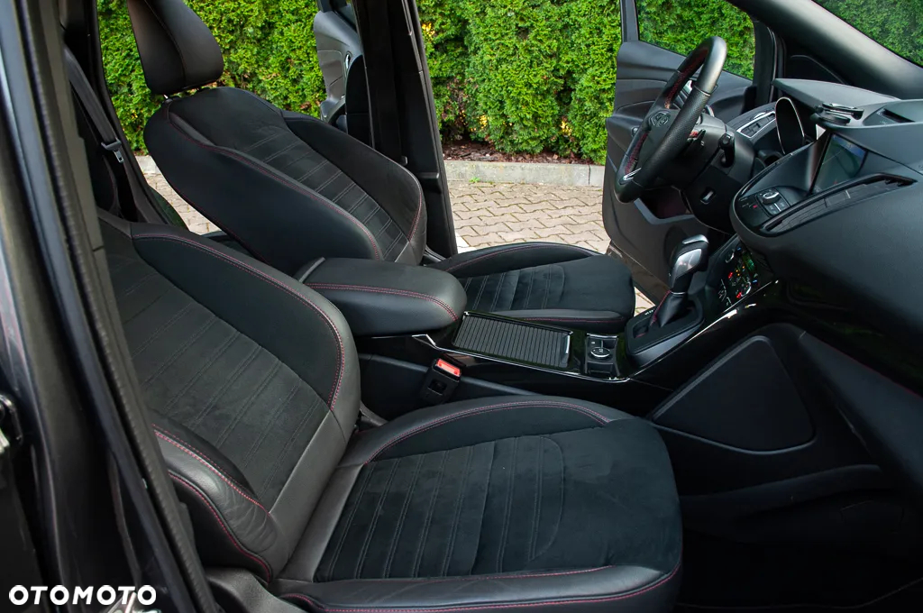 Ford Kuga 2.0 EcoBoost 4x4 ST-Line - 26