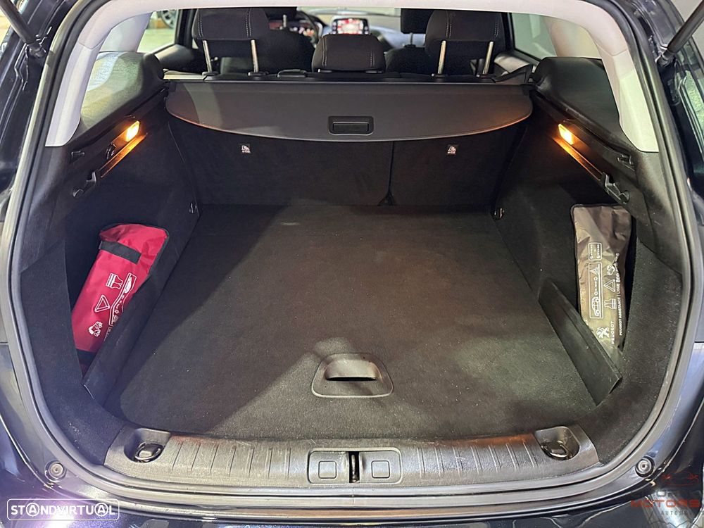Fiat Tipo Station Wagon 1.6 M-Jet Lounge Tech - 11