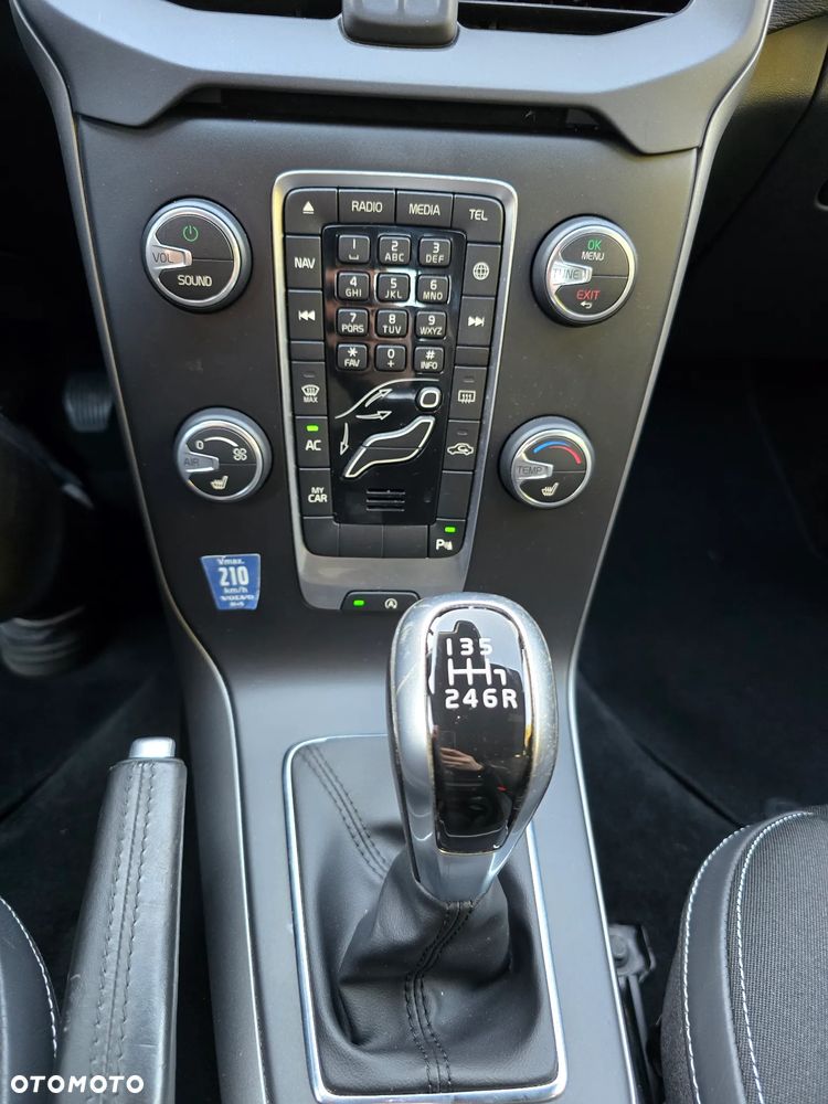 Volvo V40 T2 Momentum - 12