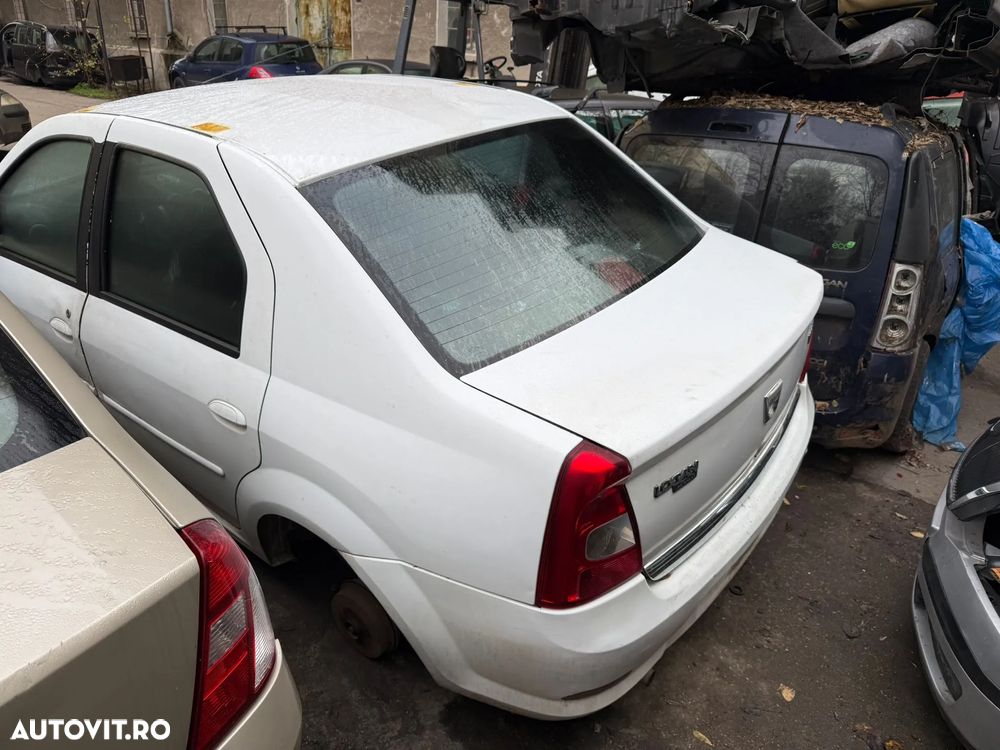 Dezmembrez Dacia Logan PH2 facelift alb 2010 1,6 MPI - 2
