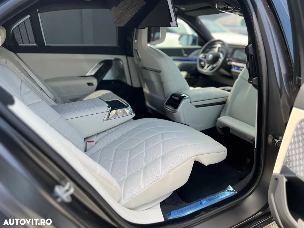 BMW M7 M760e xDrive AT PHEV - 29