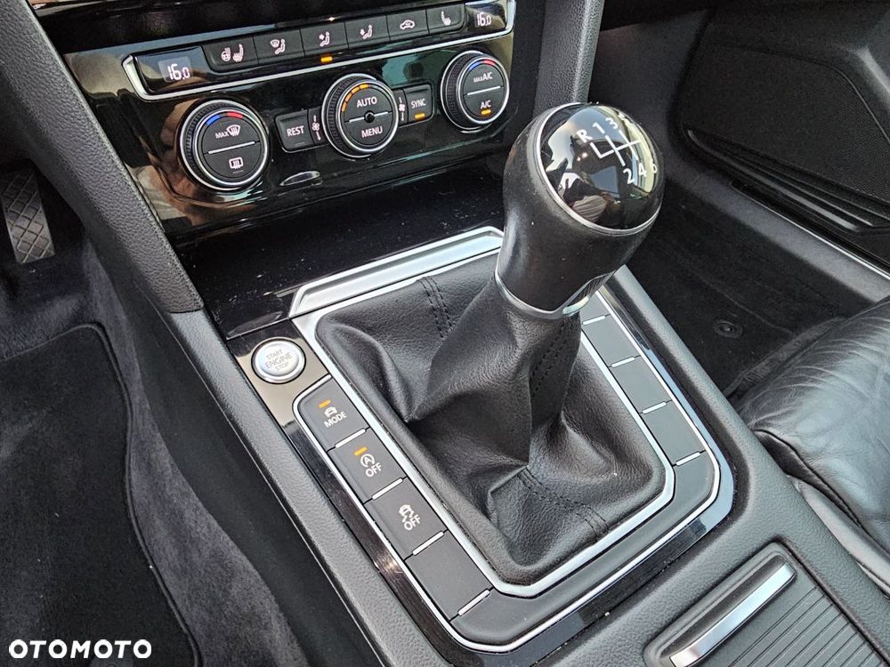 Volkswagen Passat - 34