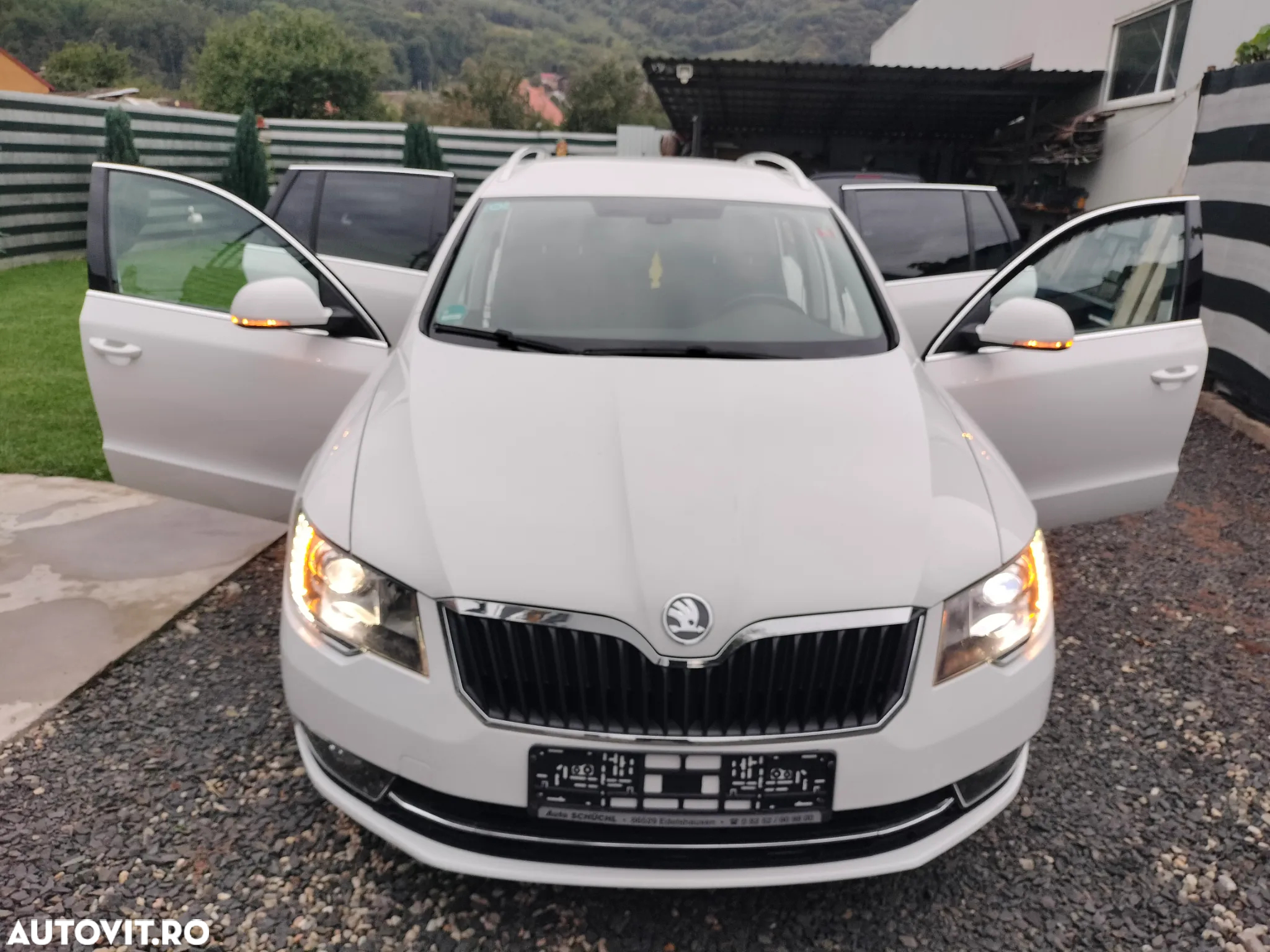 Skoda Superb 2.0 TDI DSG FAMILY - 21