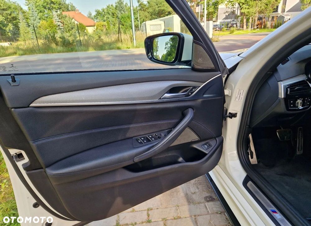 BMW Seria 5 ver-530i-xdrive - 32