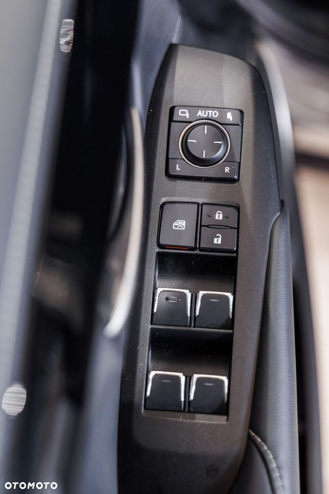 Lexus NX 300h Business Edition AWD - 26