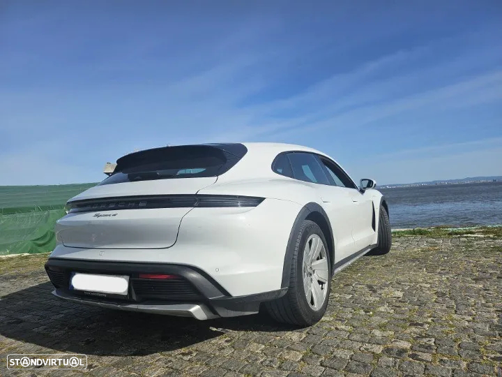 Porsche Taycan Cross Turismo 4 - 36