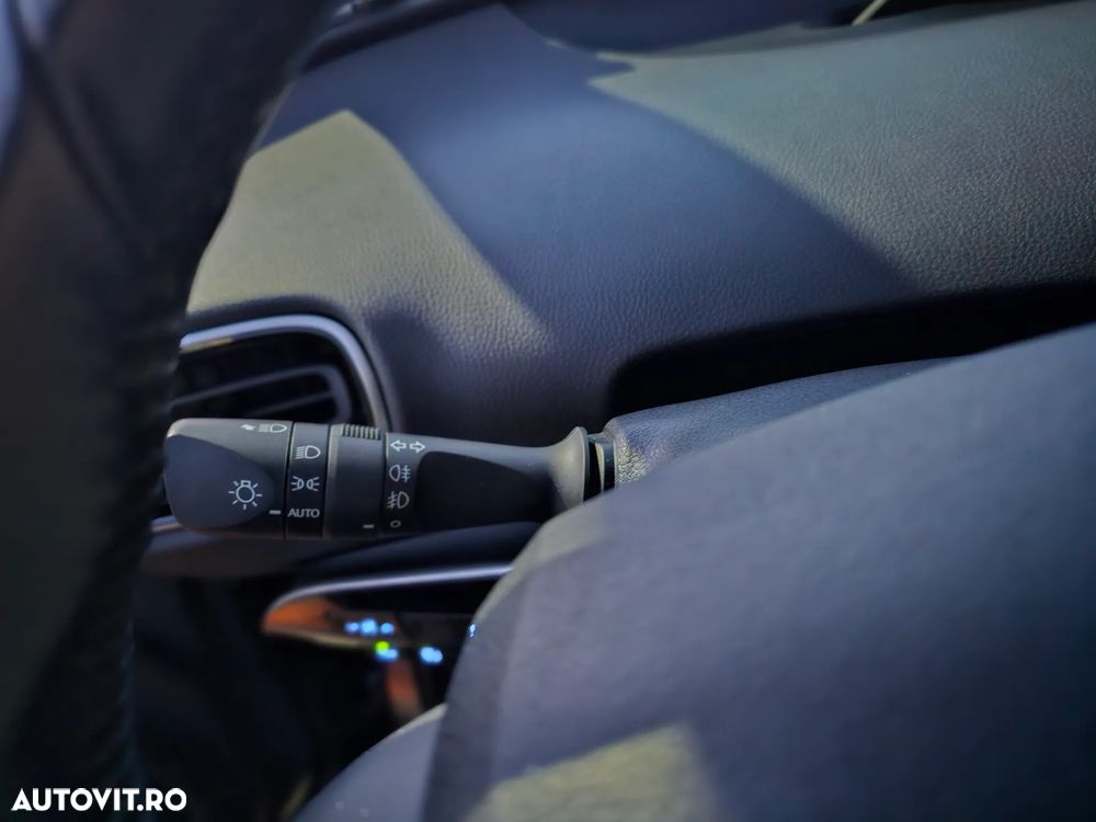 Toyota Prius Plug-in Hybrid Executive - 18