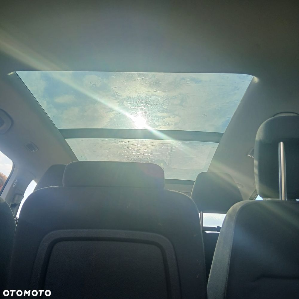 Volkswagen Touran 1.6 TDI DPF BlueMotion Technology DSG Comfortline - 10