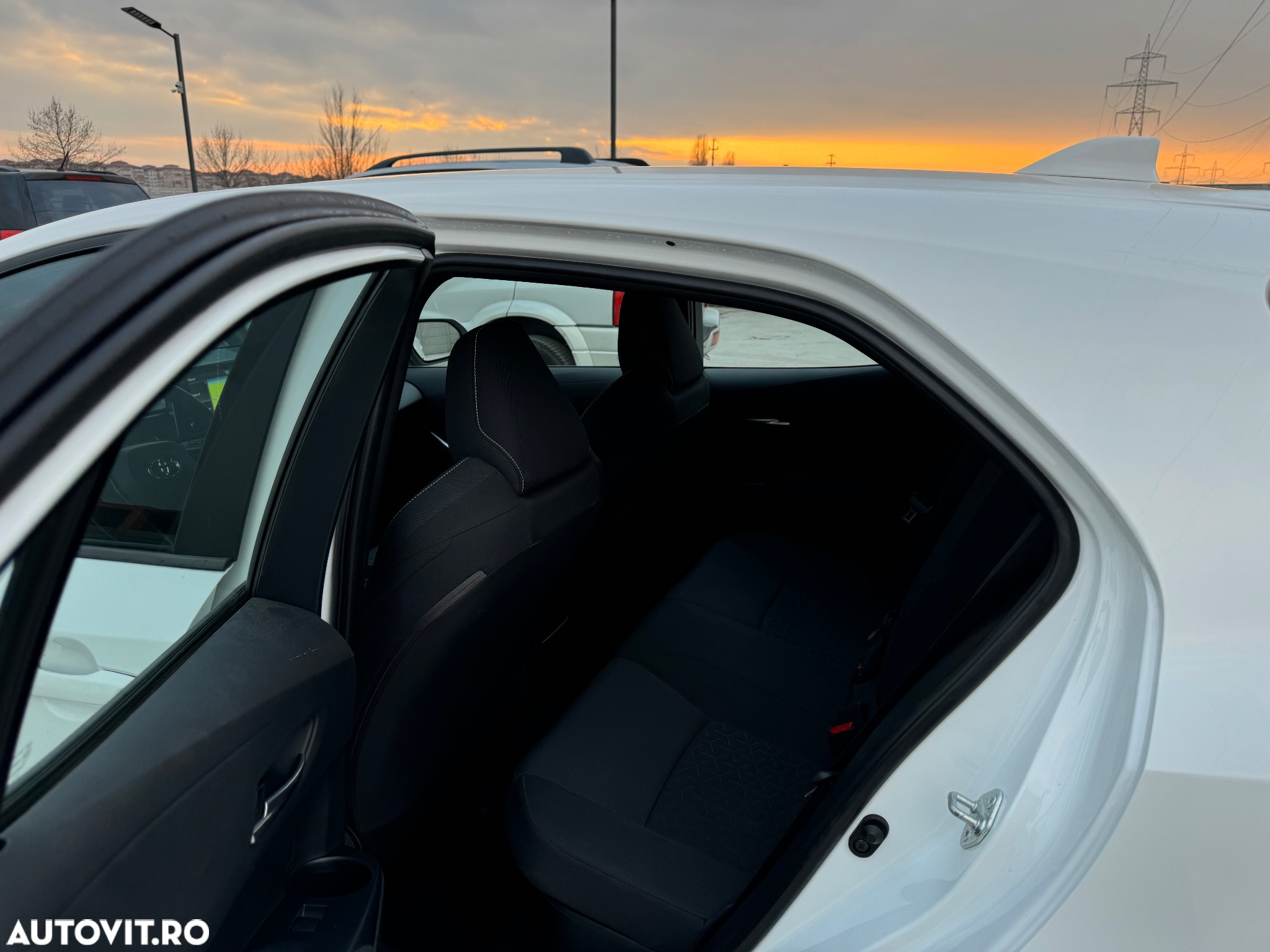 Toyota Corolla 1.8 Hybrid Comfort - 7