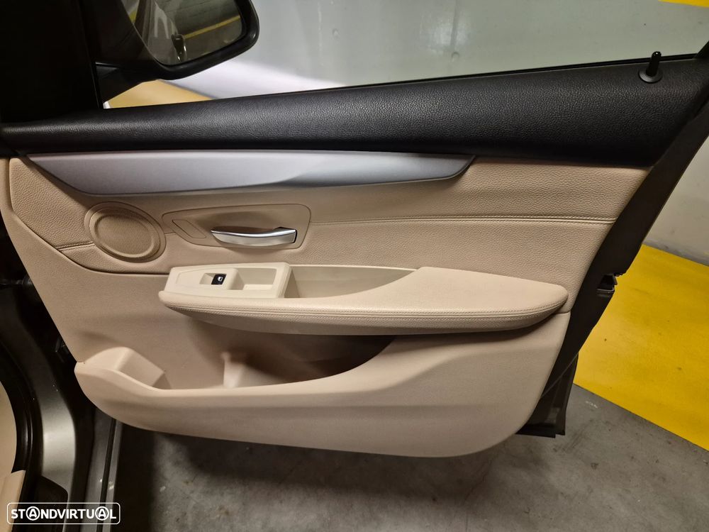 BMW 216 Active Tourer d Line Luxury Auto - 48