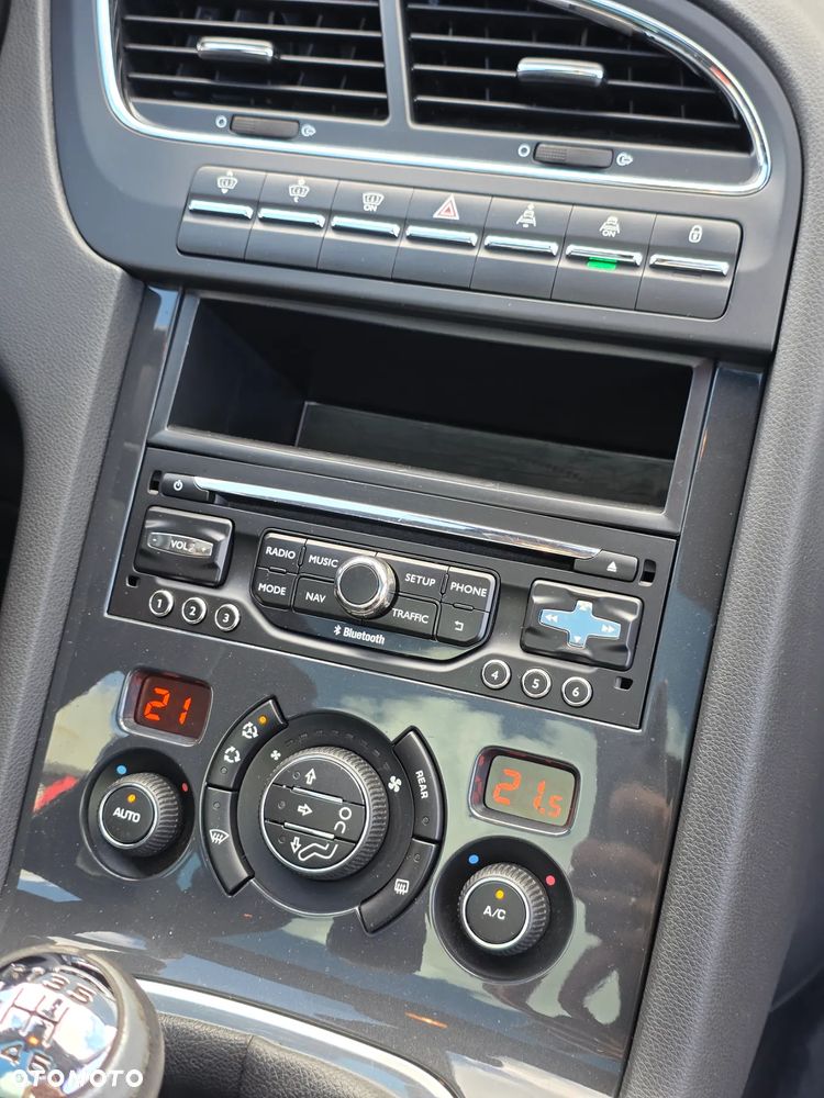Peugeot 5008 HDI FAP 115 Allure - 25