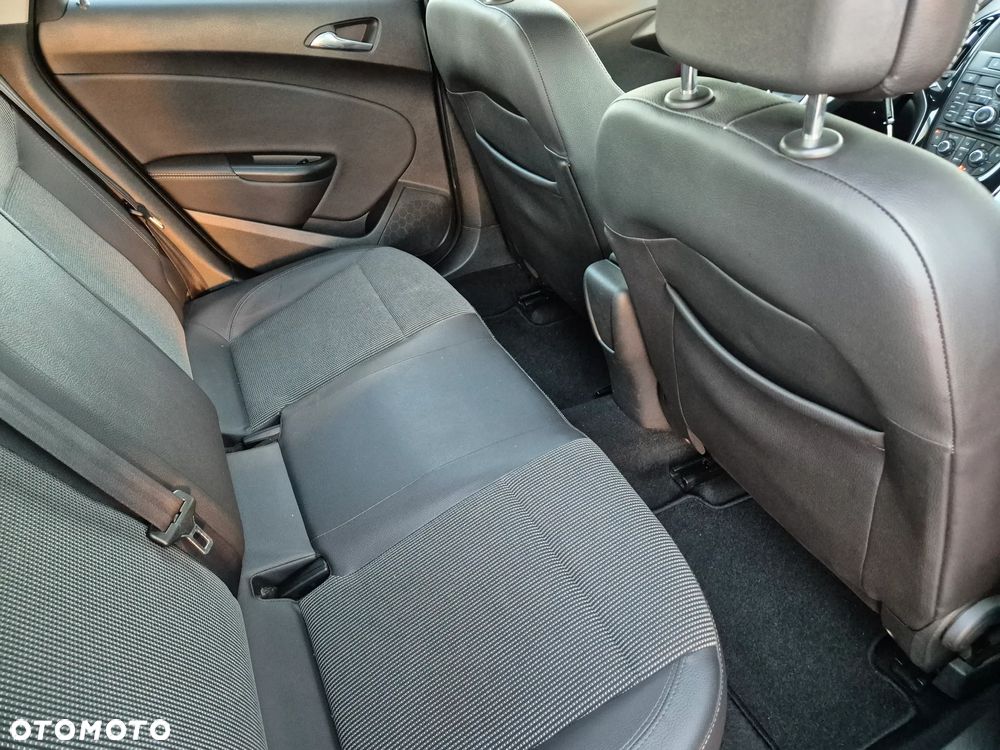 Opel Astra 1.4 Turbo Cosmo - 11