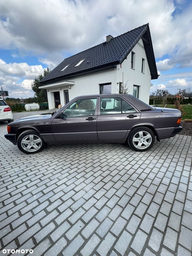 Mercedes-Benz W201 (190) - 6