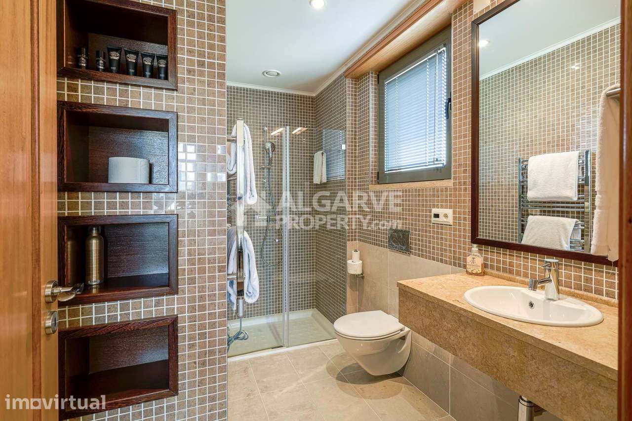 Apartamento T3 de Luxo Junto ao Campo De Golfe Victoria em Vilamoura, - Grande imagem: 5/25