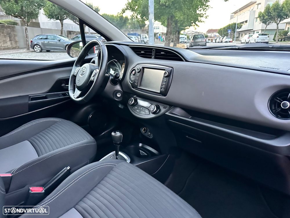 Toyota Yaris 1.5 HSD Active - 44