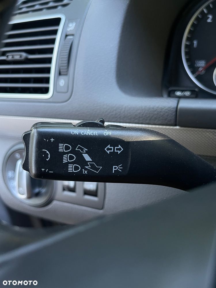 Volkswagen Touran 2.0 TDI DPF DSG MATCH - 14