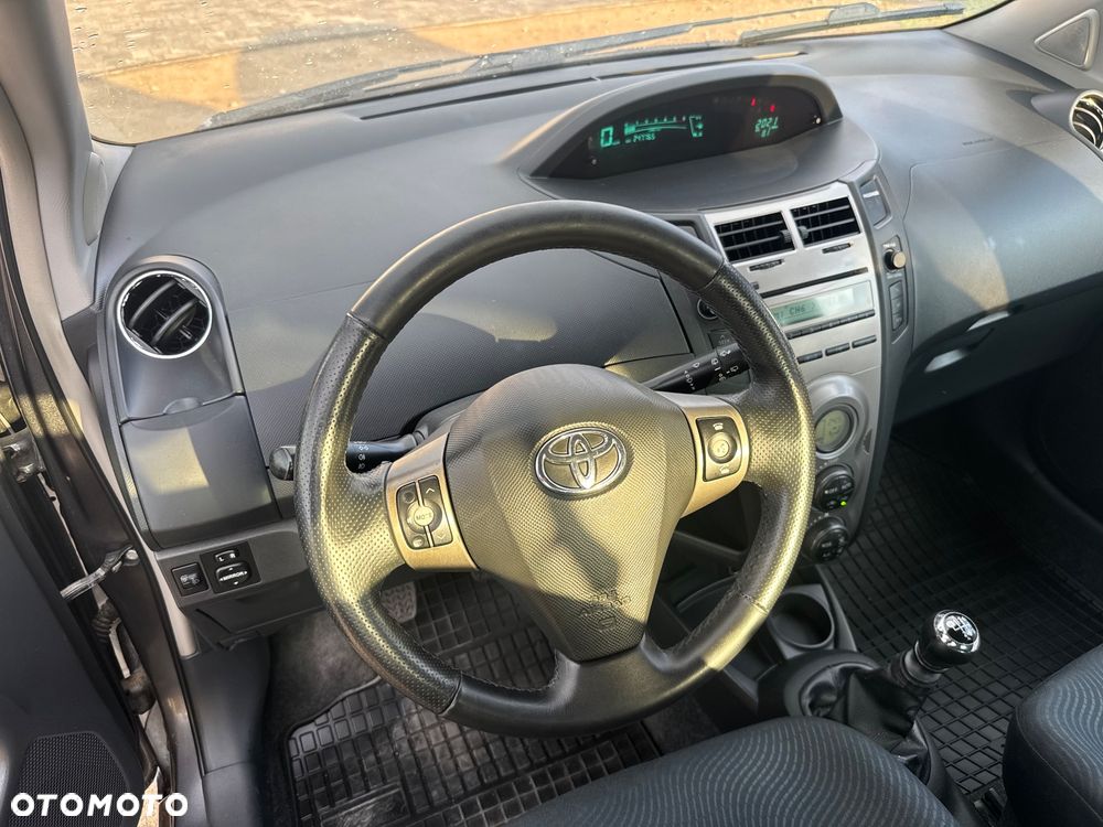 Toyota Yaris 1.4 D-4D Prestige - 14