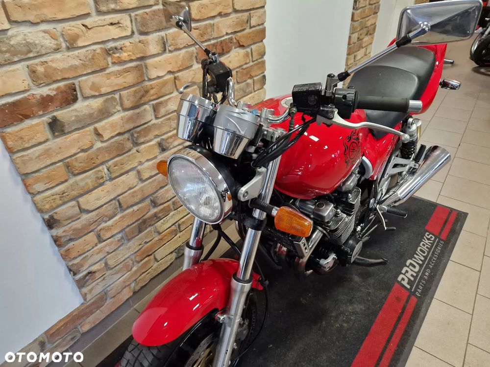 Yamaha XJR - 13