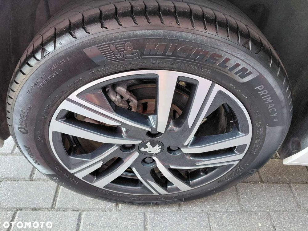 Peugeot 208 - 22