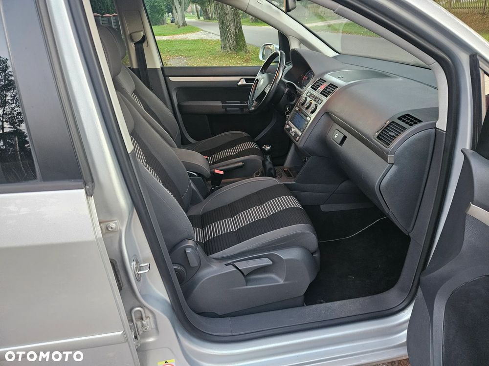 Volkswagen Touran - 5