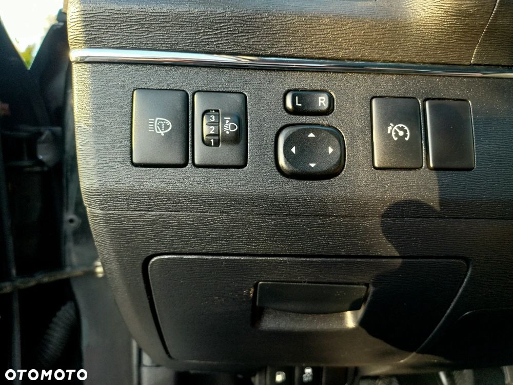 Toyota Avensis 1.8 Sol NAVI - 19