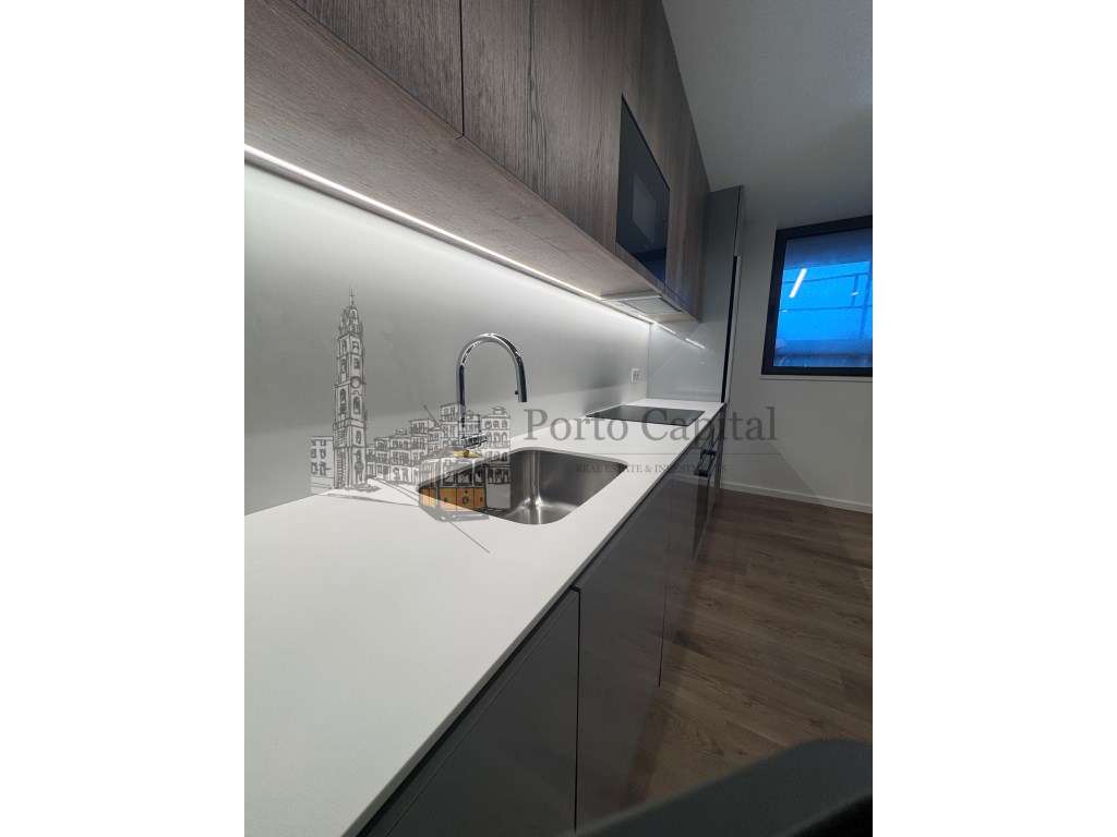 VENDE-SE T3 COM VARANDA EM LEÇA DA PALMEIRA - Grande imagem: 4/26