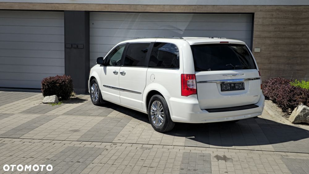 Chrysler Town & Country 3.6 Limited - 9