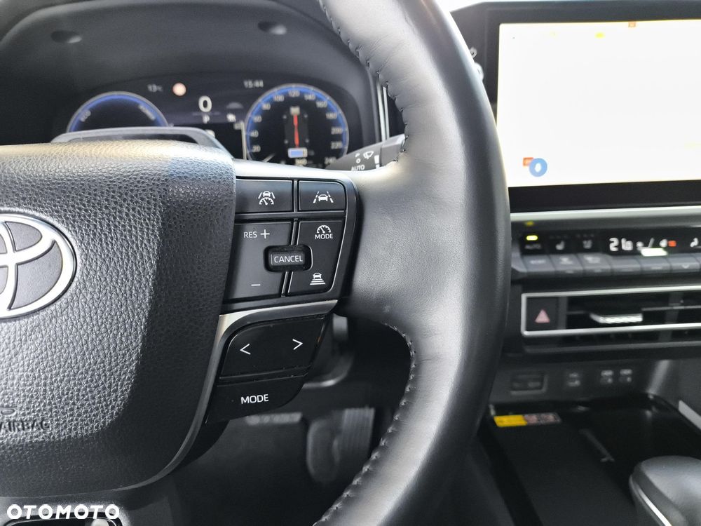 Toyota Camry - 18