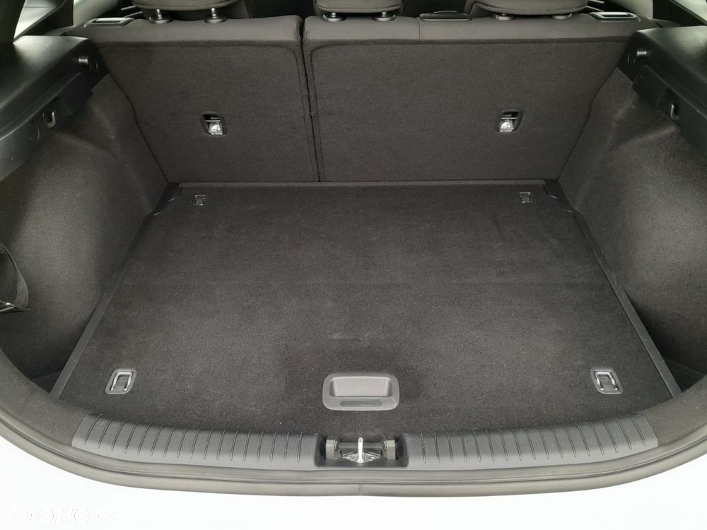 Kia Ceed - 10