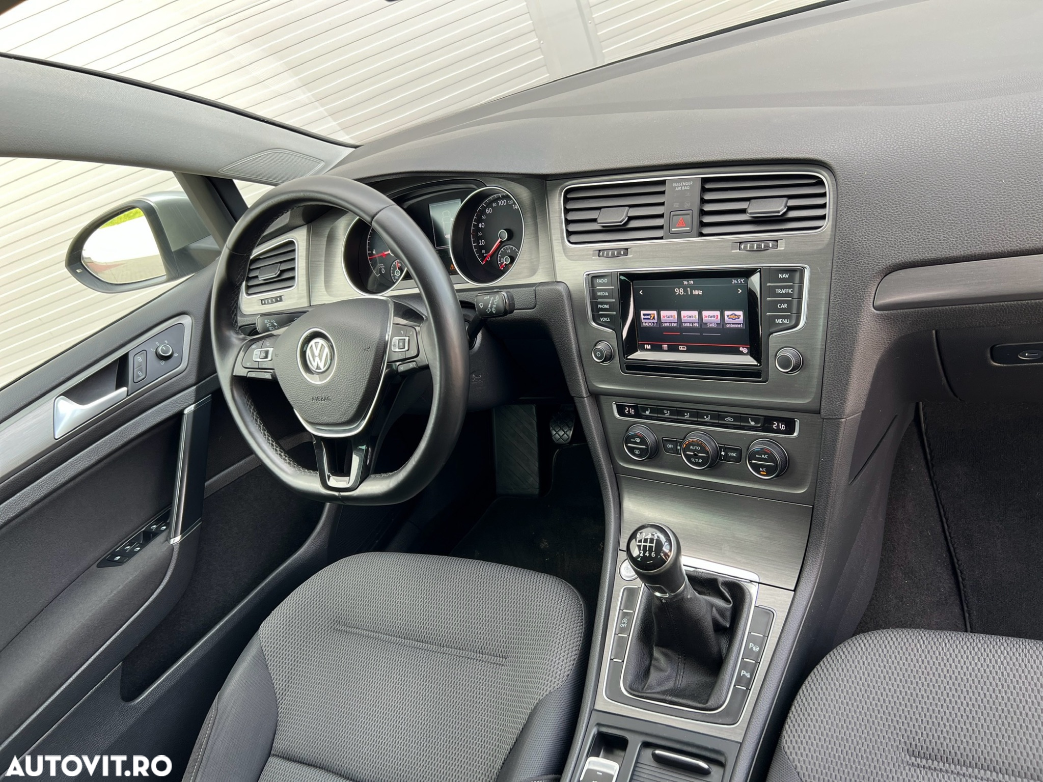 Volkswagen Golf 2.0 TDI Join - 9